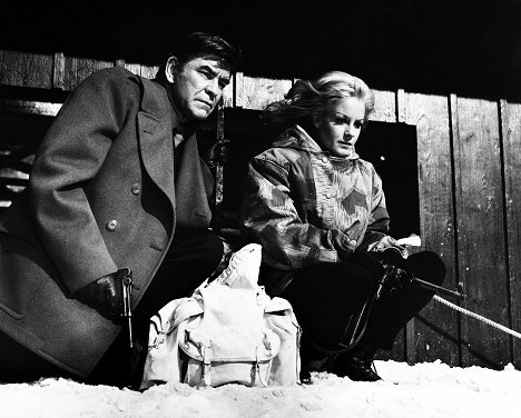 Robert Beatty, Mary Ure - Quand les aigles attaquent - Film