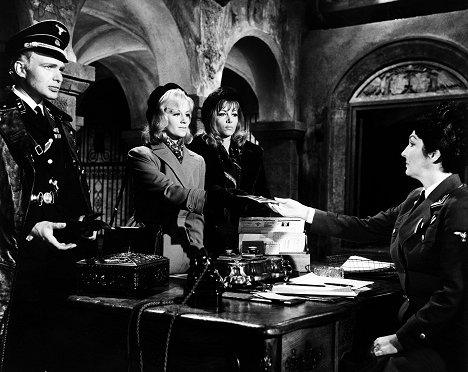 Mary Ure, Ingrid Pitt, Olga Lowe - El desafío de las águilas - De la película