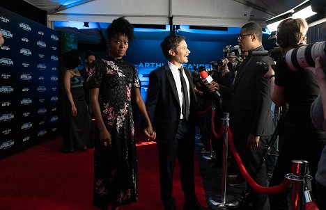 Danielle Deadwyler, Gael García Bernal - Station Eleven - Hurricane - Do filme