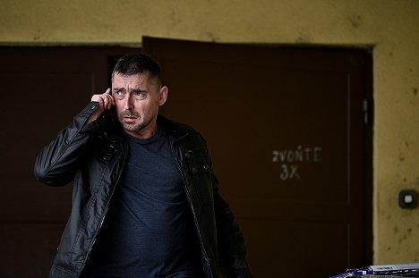 Jiří Vyorálek - Stíny v mlze - Hlasy - Kuvat elokuvasta