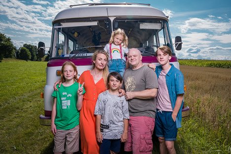 Antonín Holoubek, Anna Polívková, Jolana Jirotková, Viktor Antonio, David Novotný, Filip Antonio - Špunti na cestě - Werbefoto