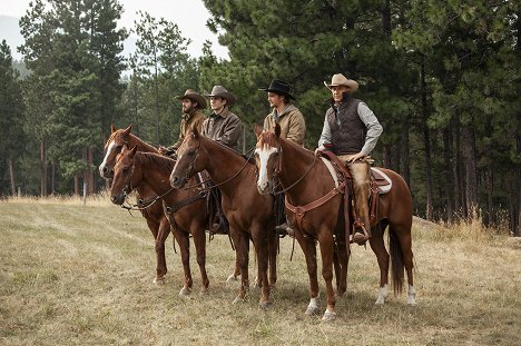 Dave Annable, Wes Bentley, Luke Grimes, Kevin Costner - Yellowstone - Rozbřesk - Z filmu