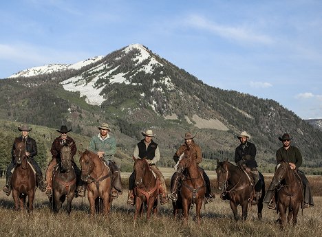 Wes Bentley, Forrie J. Smith, Kevin Costner, Dave Annable, Denim Richards, Cole Hauser - Yellowstone - The Unravelling: Part 2 - Photos