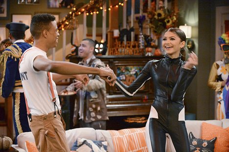 Chris O'Neal, Zendaya - K.C. Undercover - All Howl's Eve - Filmfotos