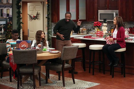 Kamil McFadden, Zendaya, Kadeem Hardison, Tammy Townsend - K.C. Undercover - 'Twas the Fight Before Christmas - De la película