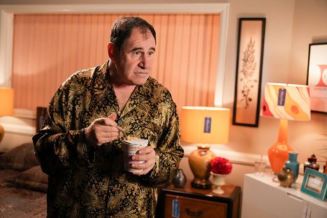 Richard Kind - The Goldbergs - You Only Die Once, or Twice, but Never Three Times - Photos