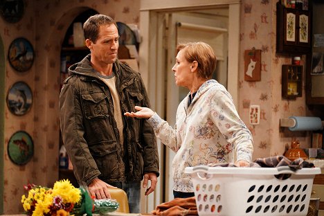 Nat Faxon, Laurie Metcalf - The Conners - Three Exes, Role Playing and a Waterbed - Z filmu