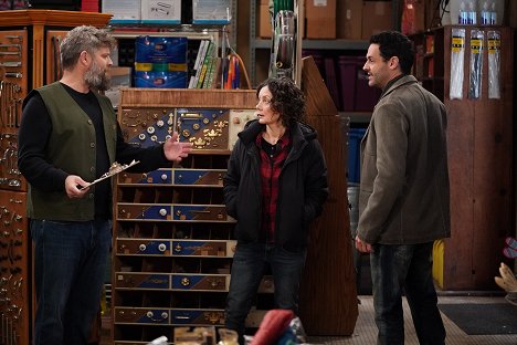 Jay R. Ferguson, Sara Gilbert, Andrew Leeds - The Conners - Three Exes, Role Playing and a Waterbed - De la película