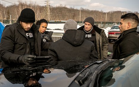 Kellan Lutz, Roxy Sternberg, Julian McMahon, Miguel Gomez - FBI: Most Wanted - Vanished - Z filmu