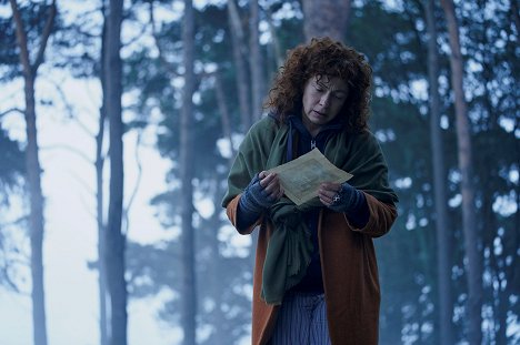 Alex Kingston - A Discovery of Witches - Episode 1 - Van film