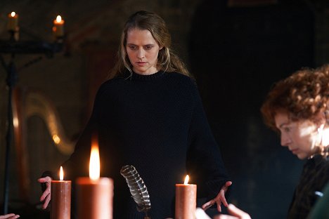 Teresa Palmer - A Discovery of Witches - Episode 4 - Photos