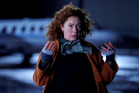 Alex Kingston - A Discovery of Witches - Leben und Tod - Filmfotos