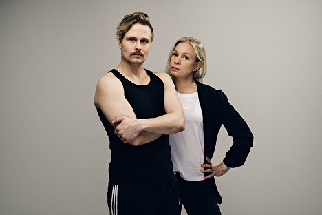 Jussi Moila, Sini Pesonen - Luovia suhteita - Me tyhjennettiin meidän parisuhde taiteeseen - Werbefoto