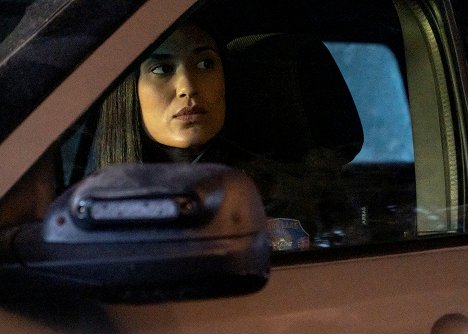 Julia Jones - Dexter - Sins of the Father - Photos