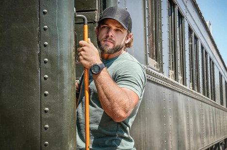 Max Thieriot - SEAL Team - Frog on the Tracks - Photos