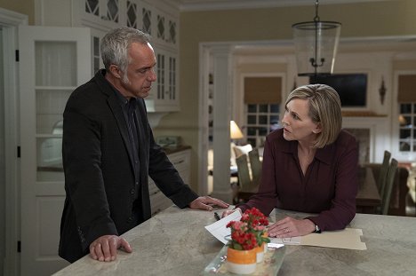 Titus Welliver, Bess Armstrong - Bosch - Part of the Deal - Photos