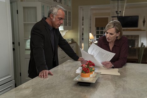 Titus Welliver, Bess Armstrong - Bosch - Part of the Deal - Photos