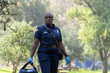 Aisha Hinds - 9-1-1 - Peer Pressure - Photos