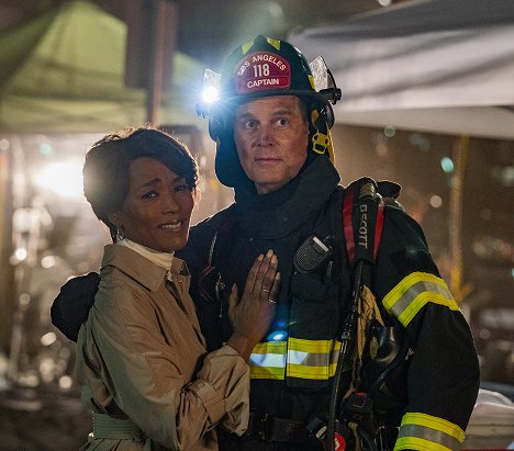 Angela Bassett, Peter Krause - 9-1-1 - Defend in Place - Photos