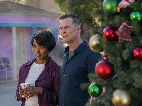 Angela Bassett, Peter Krause - 9-1-1 - Wrapped in Red - Photos