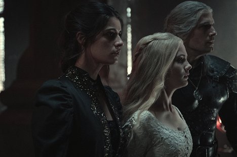 Anya Chalotra, Freya Allan, Henry Cavill - The Witcher - Família - Do filme