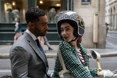 Lucien Laviscount, Lily Collins - Emily in Paris - Boiling Point - Van film