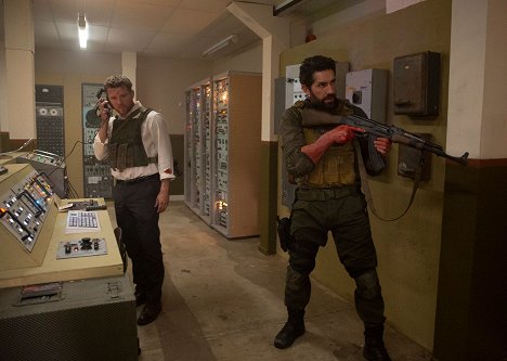 Ryan Phillippe, Scott Adkins - One Shot (Misión de rescate) - De la película