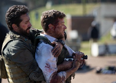 Scott Adkins, Ryan Phillippe - One Shot (Misión de rescate) - De la película
