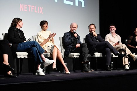 "The Lost Daughter" NYC Tastemaker Screening at Crosby Hotel on September 30, 2021 in New York City - Olivia Colman, Dakota Johnson, Ed Harris, Peter Sarsgaard, Paul Mescal - Frau im Dunkeln - Veranstaltungen