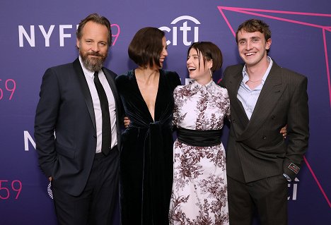 "The Lost Daughter" premiere during the 59th New York Film Festival at Alice Tully Hall on September 29, 2021 in New York City - Peter Sarsgaard, Maggie Gyllenhaal, Jessie Buckley, Paul Mescal - Córka - Z imprez
