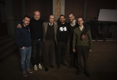 Peter Bebjak, John Hannah, Noël Czuczor, Peter Ondrejička - Správa - Van de set