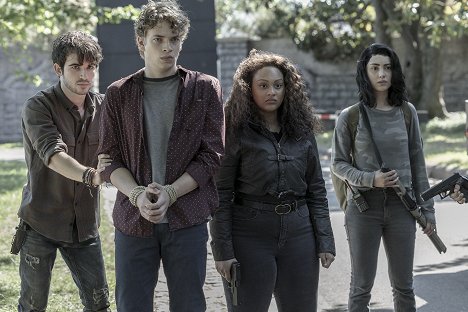 Ted Sutherland, Will Meyers, Aliyah Royale, Alexa Mansour - The Walking Dead: World Beyond - Death and the Dead - Kuvat elokuvasta
