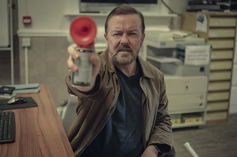 Ricky Gervais - After Life - Vocês vão ter de me engolir - Episode 4 - Do filme