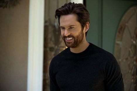 Tom Riley - The Woman in the House Across the Street from the Girl in the Window - Episode 3 - Van film
