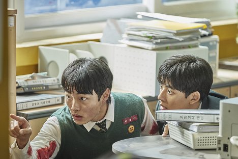 Chan-yeong Yoon, Lomon - Jigeum Uri Hakgyoneun - Episode 4 - Film