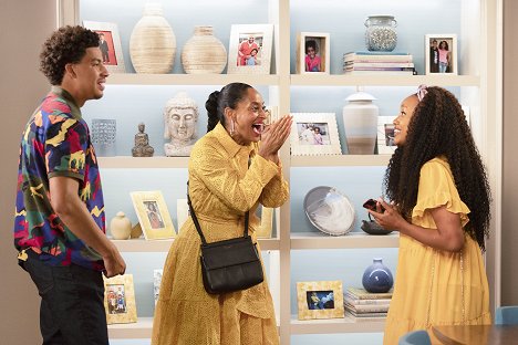 Marcus Scribner, Tracee Ellis Ross, Katlyn Nichol - Black-ish - Mom Mentor - Van film