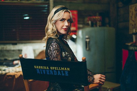 Kiernan Shipka - Riverdale - Kapitola 99: Hodina čarodějnic - Z nakrúcania