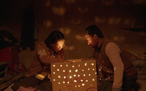 Qing Hai, Renlin Wu - Return to Dust - Van film