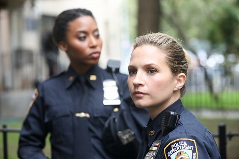 Vanessa Ray - Blue Bloods - Crime Scene New York - Handcuffs - Photos