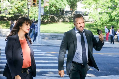 Marisa Ramirez, Donnie Wahlberg - Blue Bloods - Midnight Special - Filmfotos