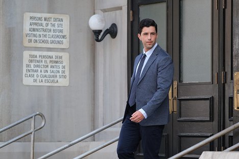 Josh Peck - How I Met Your Father - The Fixer - Photos