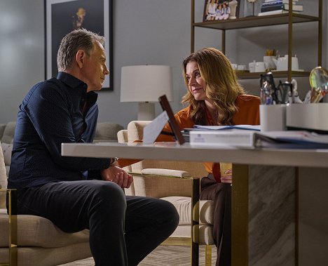 Bruce Greenwood, Jane Leeves - The Resident - Seule contre tous - Film