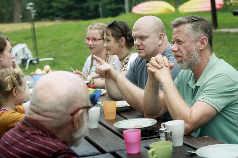 Ella Dvořáková, Veronika Divišová, David Novotný, Jiří Langmajer - Špunti na cestě - Únos - Film