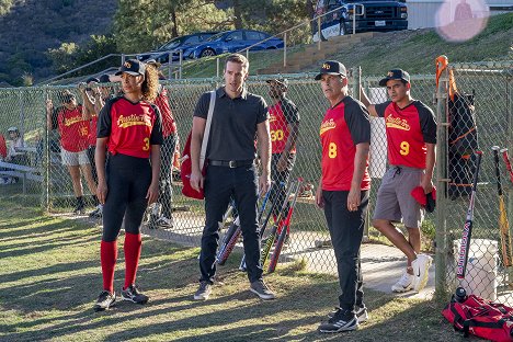 Gina Torres, Andy Favreau, Rob Lowe, Julian Works