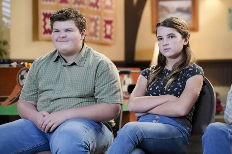 Wyatt McClure, Raegan Revord - Young Sheldon - A Lock-In, a Weather Girl and a Disgusting Habit - Photos