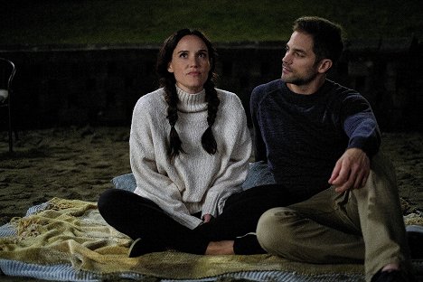 Hayley Sales, Brant Daugherty - Just for the Summer - Film