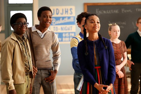 Elisha Williams, Amari O'Neil, Milan Ray - The Wonder Years - Black Teacher - Filmfotók