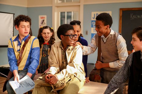 Julian Lerner, Elisha Williams, Amari O'Neil - The Wonder Years - Black Teacher - De la película