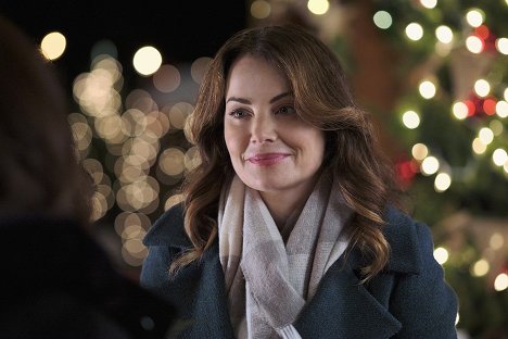 Erica Durance - Open by Christmas - Filmfotos