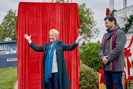 Dee Wallace, Wes Brown - Wenn das Glöckchen klingelt - Filmfotos